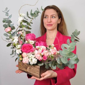 Ароматные розы пинк флойд с эвкалиптом «полумесяц»