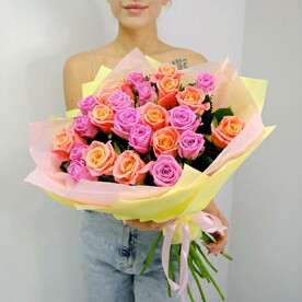 Персиковые и розовые розы, 25 штучек "Волшебный микс"