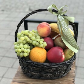 Корзинка с фруктами