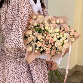 Букет кустовых роз