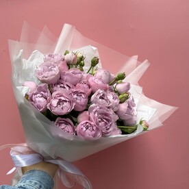 11 пионовидных роз
