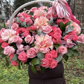Корзина в розовых оттенках