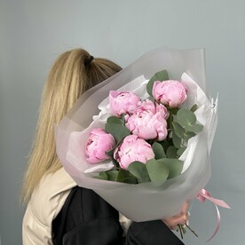 Розовые пионы