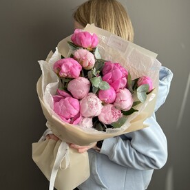 Букет из 11 розовых пионов: Сара и Флеминг