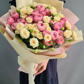 Букет из кустовых роз