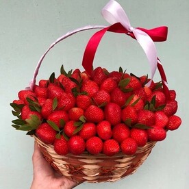 Лукошко с клубникой 🥰