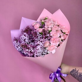 Сирень и кустовые диантусы