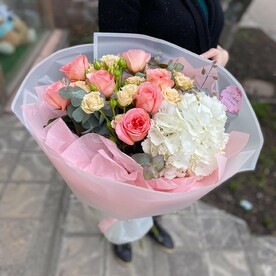 Букет с гортензией