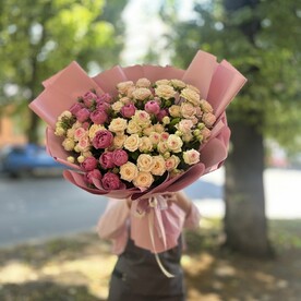 Букет кустовых роз микс
