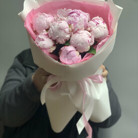 Букет из пионов