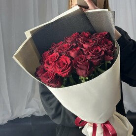 15 роз Эквадор красных