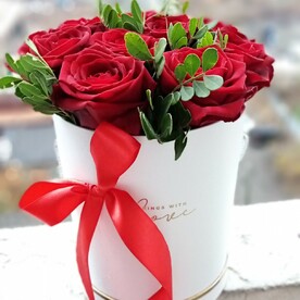 Роза красная, Шляпная коробка