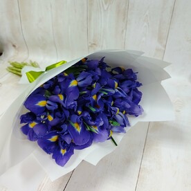 Букет из 15 ирисов