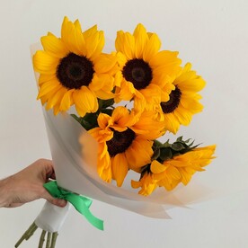 Букет из 5 подсолнухов