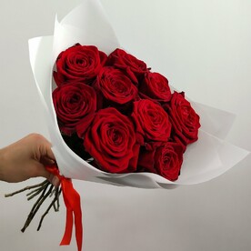 9 красных роз 50 см