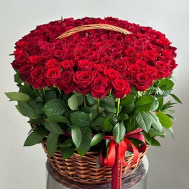 Корзина из 151 красной розы