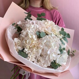 Букет из 5 гортензий