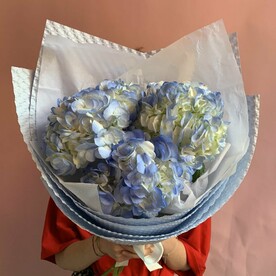 Букет из голубых горитензий