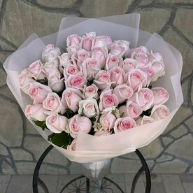 Букет из 51 нежно-розовых роз