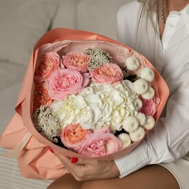 Роза Эквадор, Хризантема кустовая, Озотамнус, Роза кустовая, Гортензия, Стильная упаковка, Открытка
