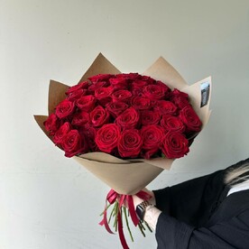 Роскошный букет из 35 классических бордовых роз FT1848