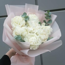 Букет из пионов