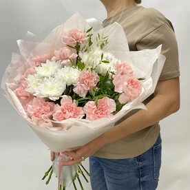 Букет из Диантуса и кустовых Хризантем