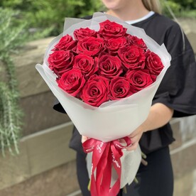 Букет из 15 импортных красных роз