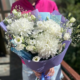 Букет Хризантем, Лизиантусов и Гипсофил