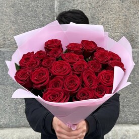 25 красных роз