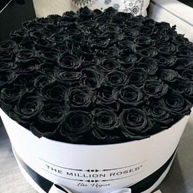 Коробка со 101 чёрной розой