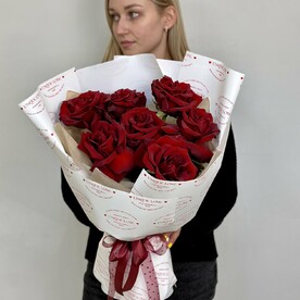 Бордово-красные розы