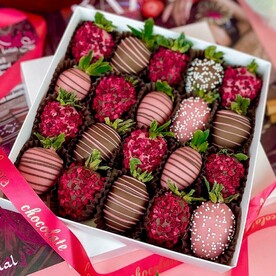 Клубника в Шоколаде 20 шт. Премиум шоколад Callebaut. Подарочный набор 2002. Leora Flowers дом цветочной моды