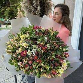 Букет 101 альстромерия