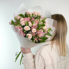 Роза кустовая, Альстромерия, Дизайнерская упаковка, Тишью