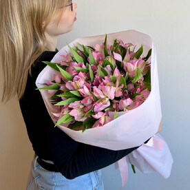 Розовая альстромерия букет 🌸💓