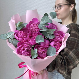 Букет ароматных пионов, 9шт, с эвкалиптом