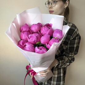 Букет ярких и ароматных пионов, 11шт, малиновый