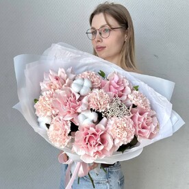 Пыльная Роза - авторский букет с розами и хлопком, Пинк Мондеаль