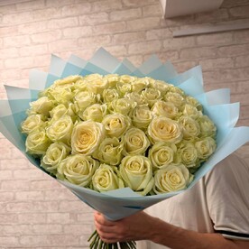 Роза белая шт