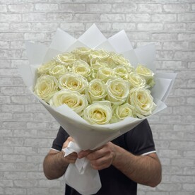 Белые розы 21шт
