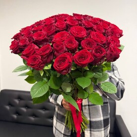 51 роза 70см красные розы
