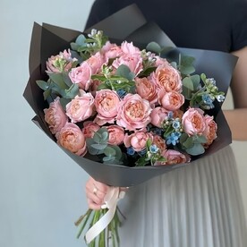 Роза пионовидная кустовая, Эвкалипт, Оксипеталум, Пленка дизайнерская