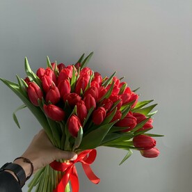 Букет из 49 красных тюльпанов