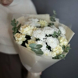 Диантус, Эвкалипт, Хризантема кустовая, Фисташка, Авторская упаковка