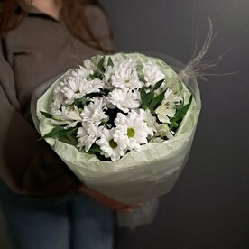 Нежные хризантемы с альстромерией
