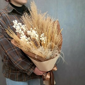 Букет из мискантуса, стабилизированного эрингиума и воздушной стифы (сухоцветы)