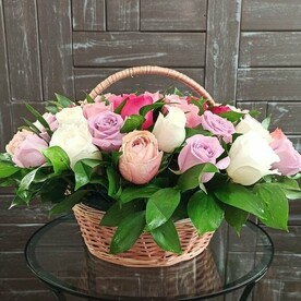 Корзина нежных роз
