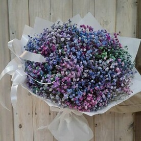 Букет из радужной гипсофилы