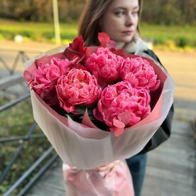 Коралловые пионы